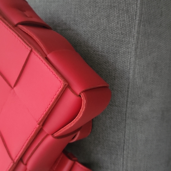 BOTTEGA VENETA Intrecciato Cassette Crossbody Bag Bright Red - Picture 10 of 14